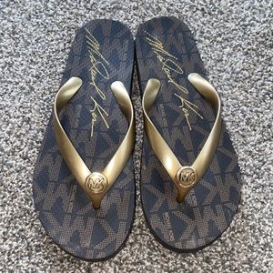 Womens Michael Kors Flip flops. Size 8